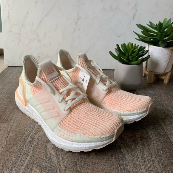 adidas UltraBOOST 19 Glow Cleora - Picture 6 of 8